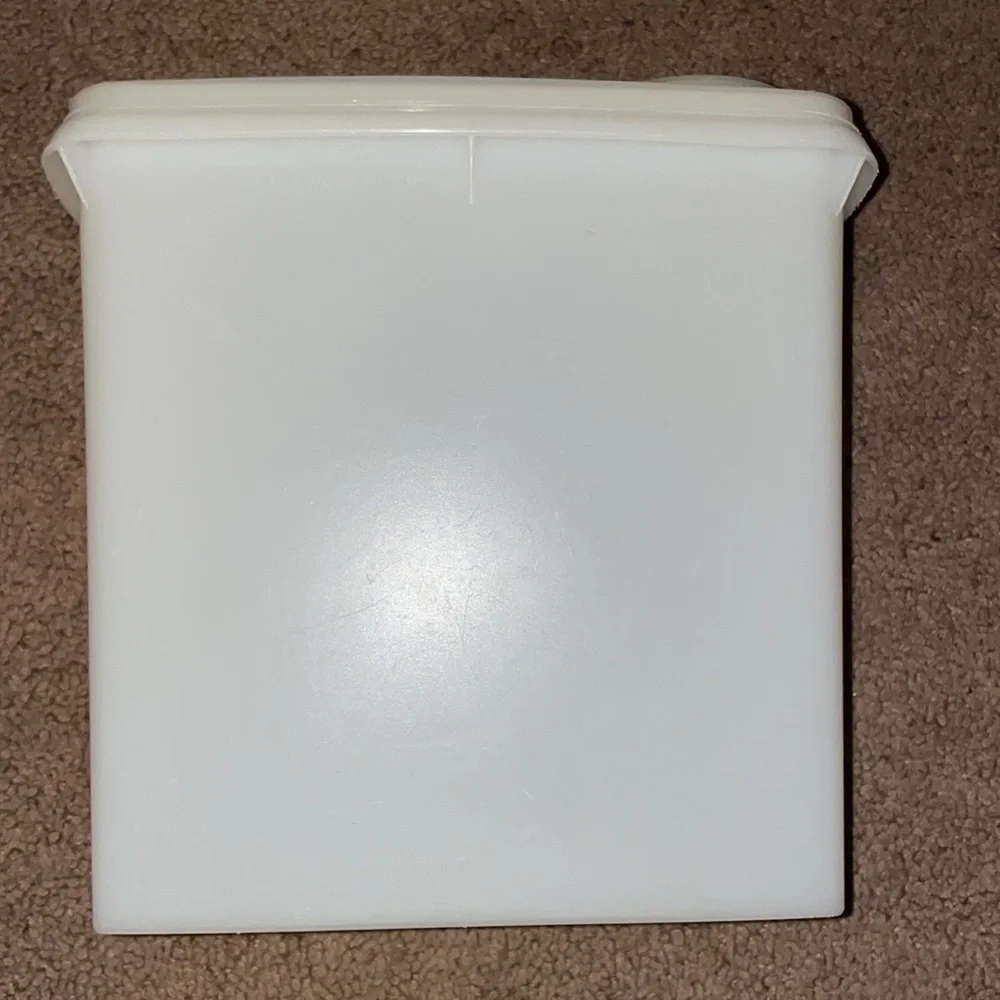 Vintage Tupperware Cereal Keeper Container 469-15 & 471-11 lid 8x9x3.5 Clear